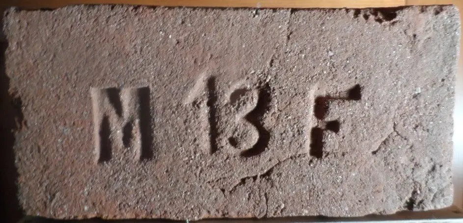 M 13 F – fotografie 1