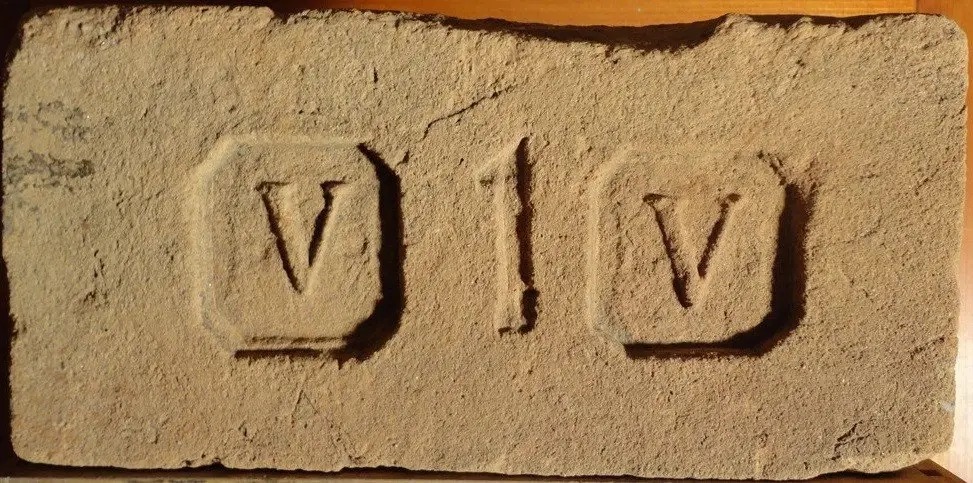 V 1 V – fotografie 1