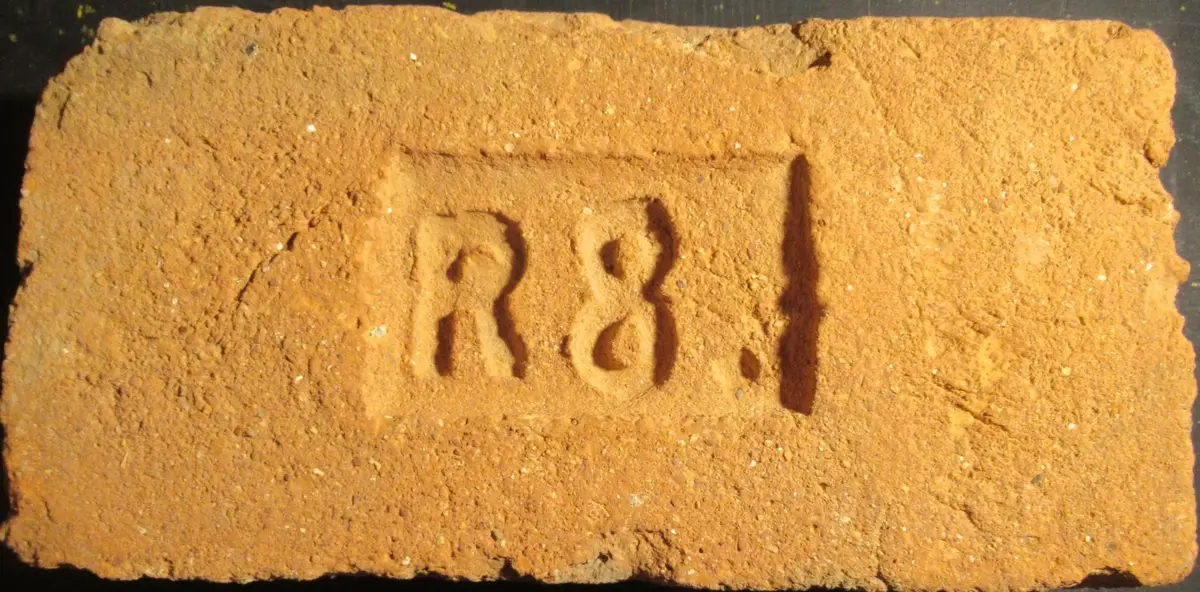 R 8 . – fotografie 1