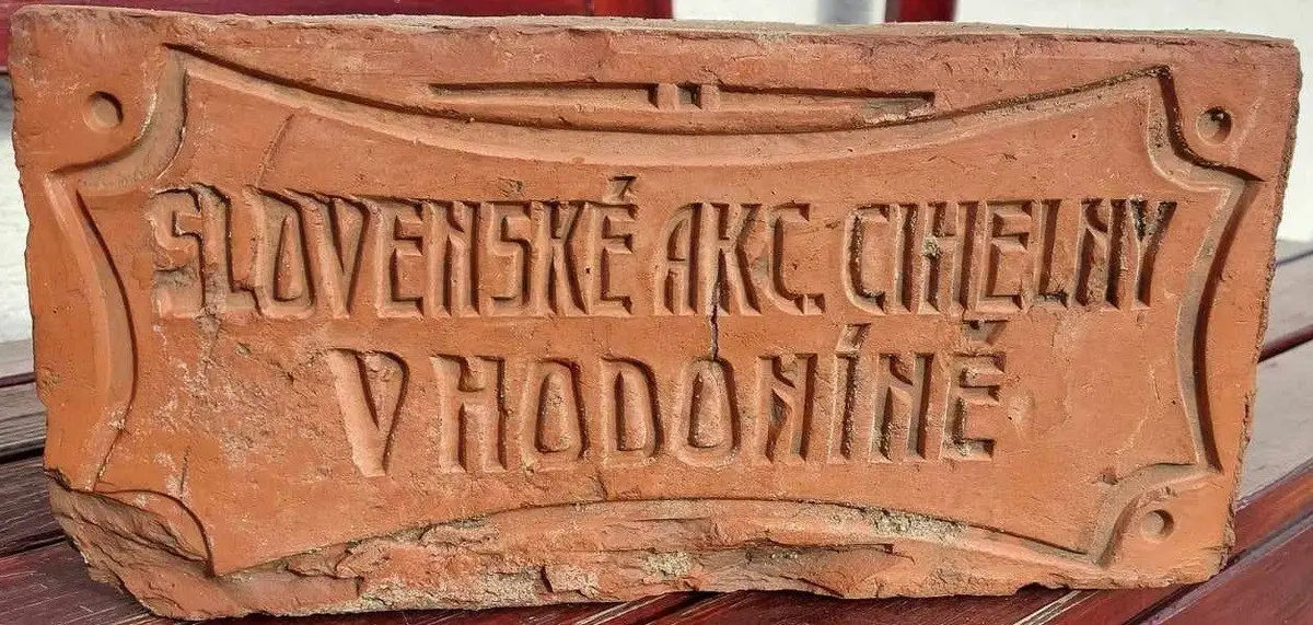 SLOVENSKÉ AKC. CIHELNY V HODONÍNĚ – fotografie 1