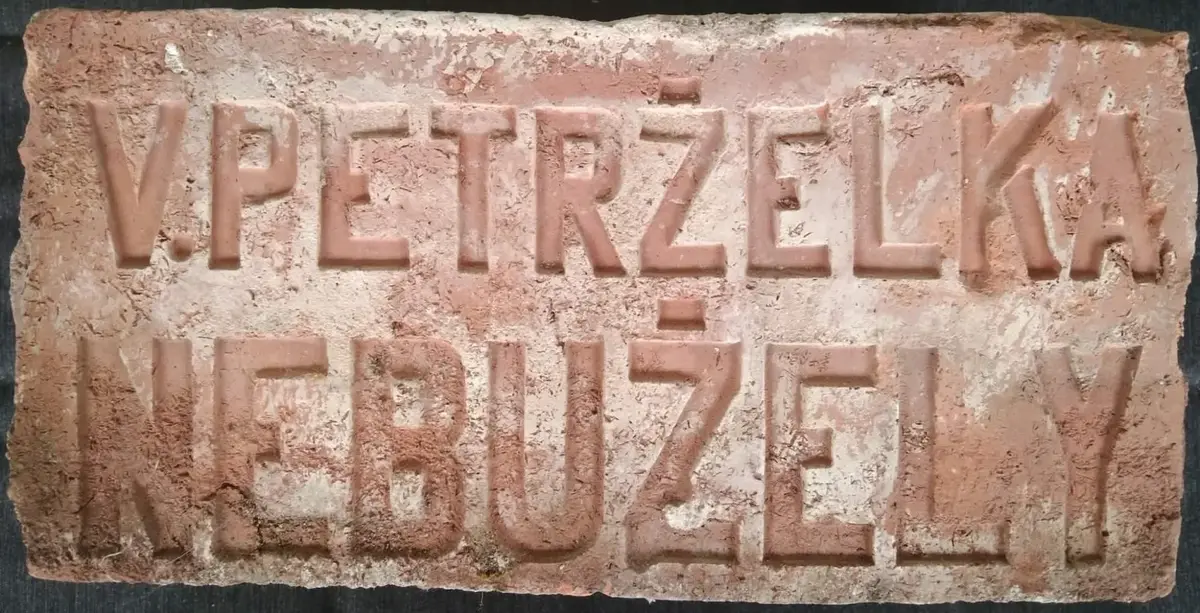 V.PETRŽELKA NEBUŽELY – fotografie 1