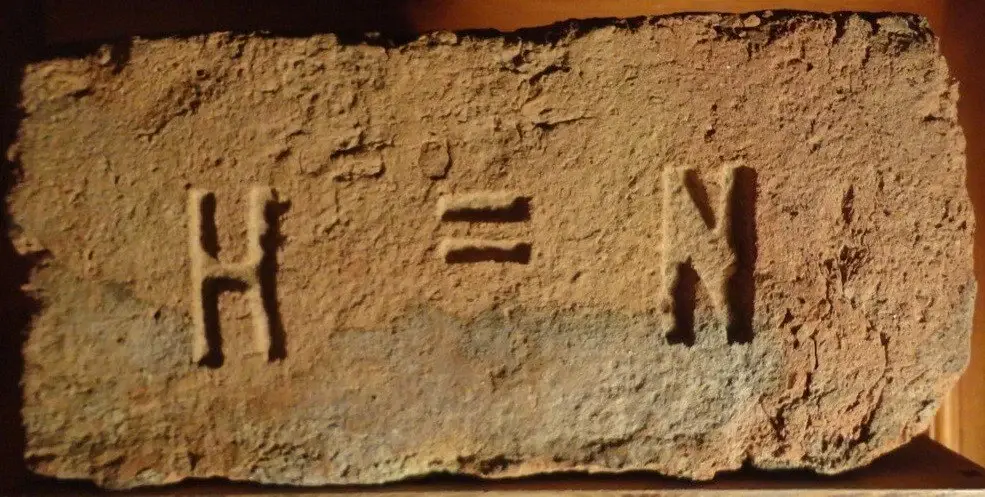 H = N – fotografie 1