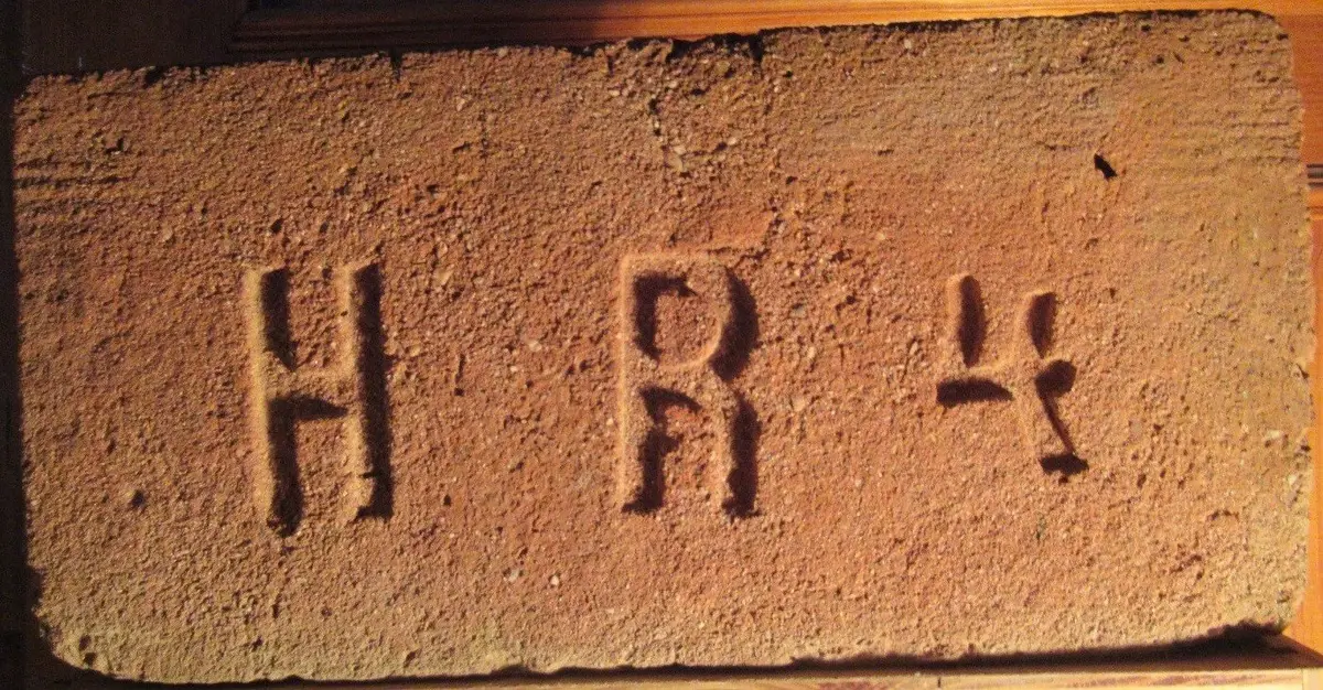 H R 4 – fotografie 1