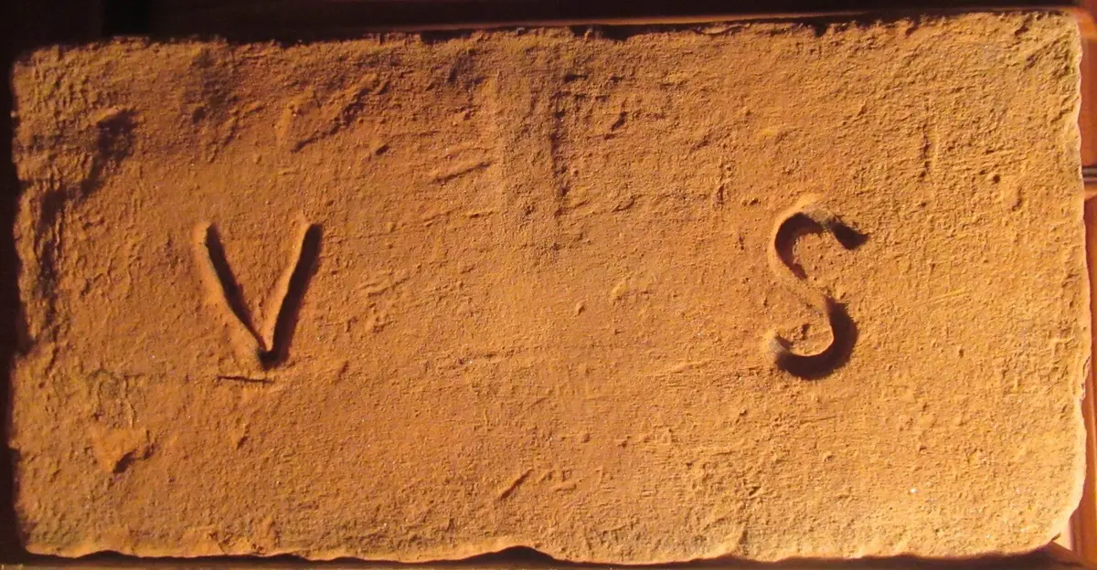 V S – fotografie 1