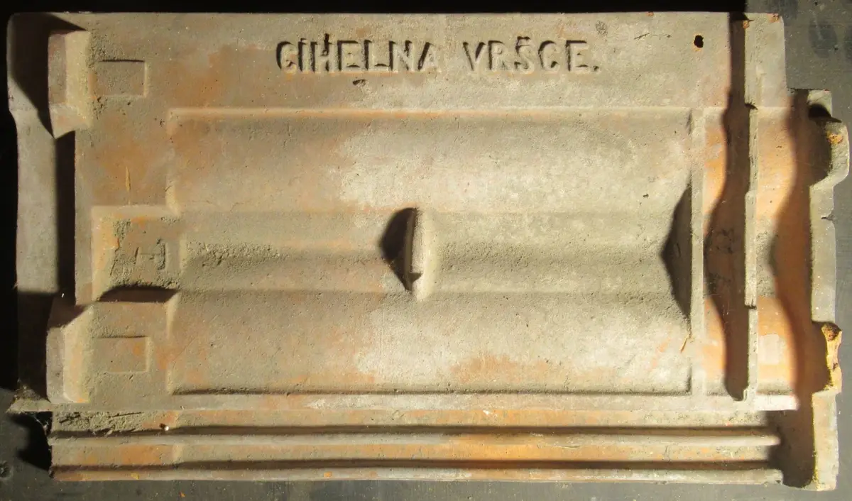 CIHELNA VRŠCE – fotografie 1