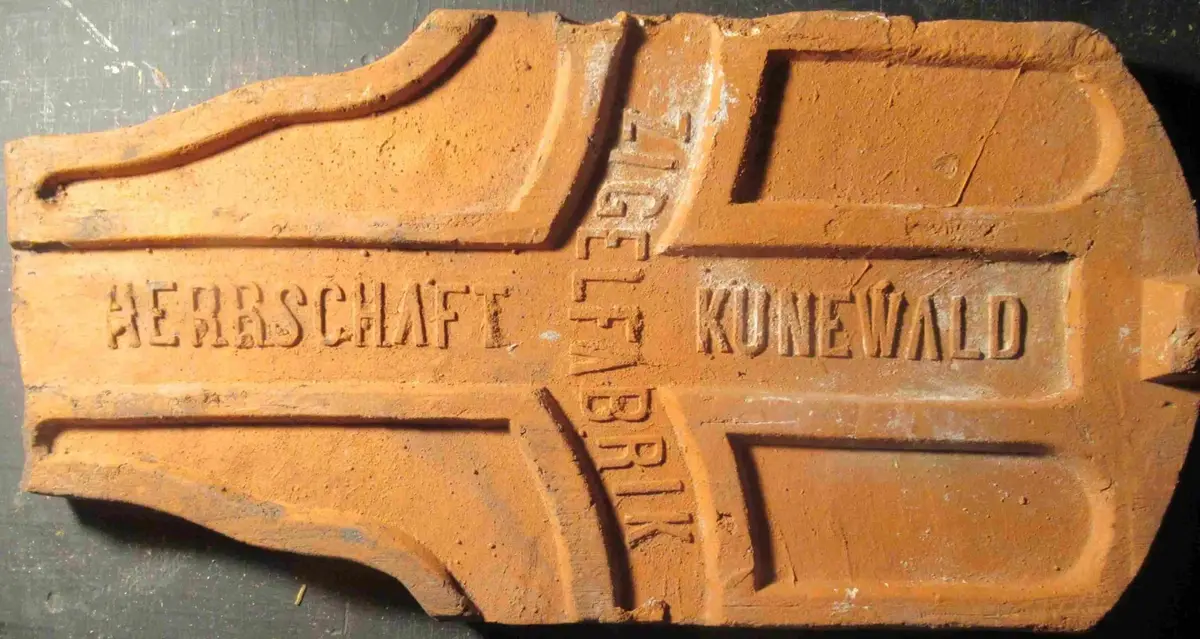HERRSCHAFT KUNEWALD ZIGELFABRIK – fotografie 1