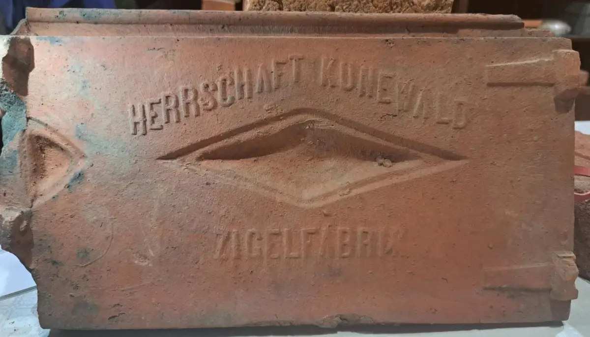 HERRSCHAFT KUNEWALD ZIGELFABRIK – fotografie 1