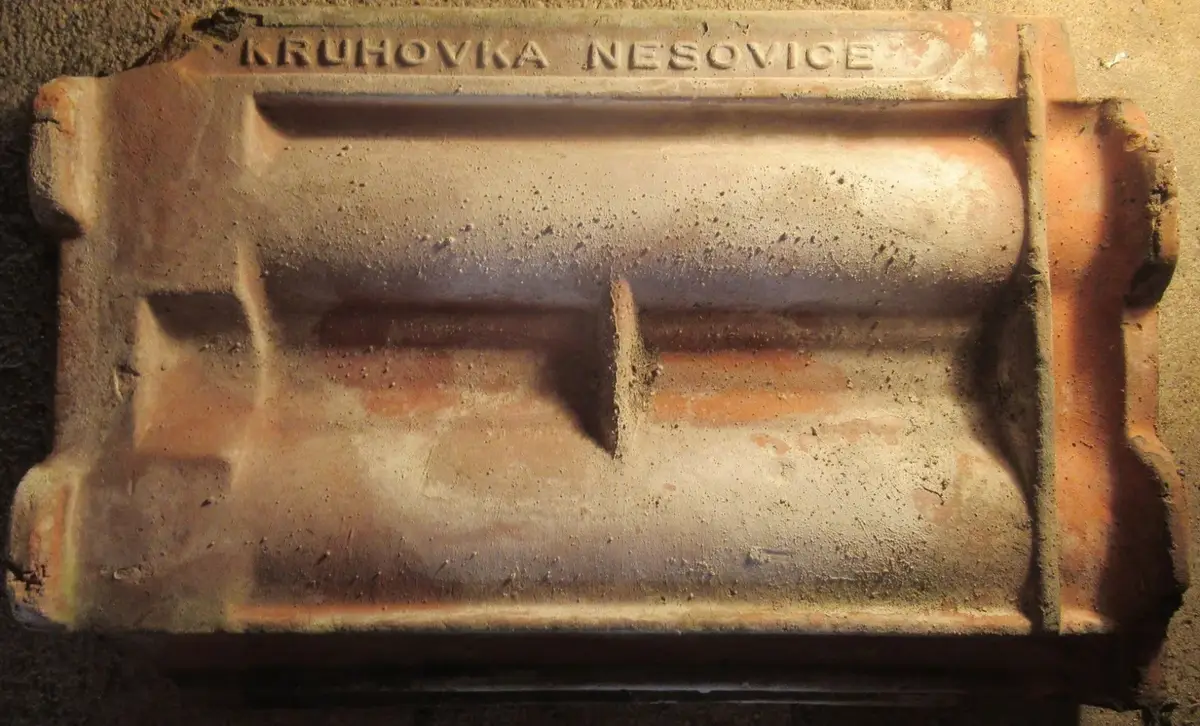 KRUHOVKA NESOVICE – fotografie 1