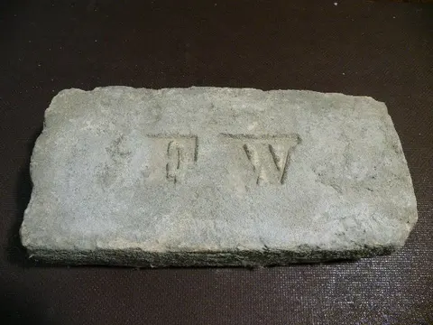 Značka F W