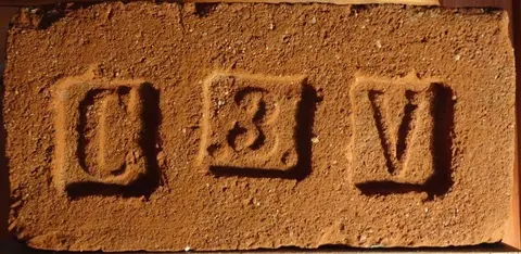 Značka C 3 V