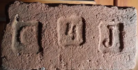Značka C 4 J