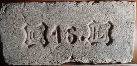 Značka C 16 L