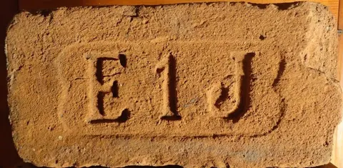 Značka E 1 J