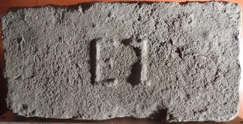 Značka E 1