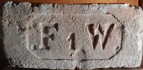 Značka F 1 W