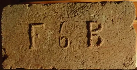 Značka F 6 B