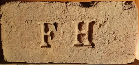 Značka F H