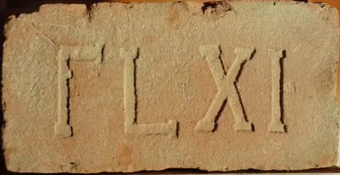 Značka FL XI