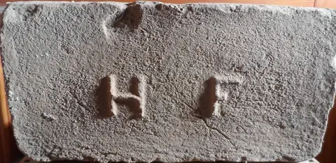 Značka H F
