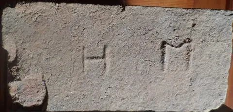 Značka H M