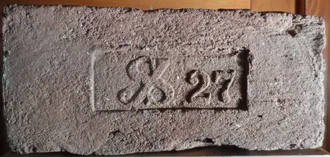 Značka JS 27