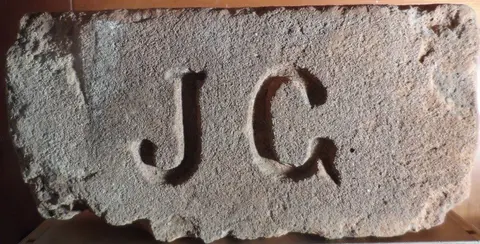 Značka J G