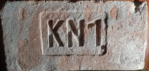 Značka KN 1