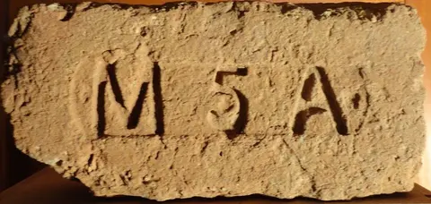 Značka M 5 A