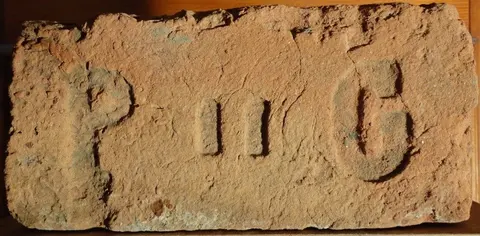 Značka P ii G