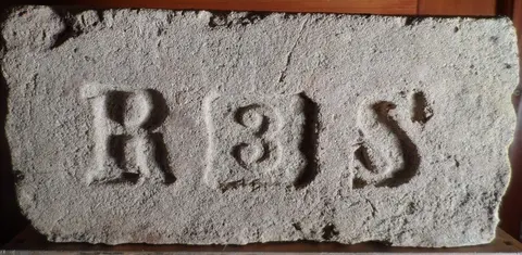 Značka R 3 S