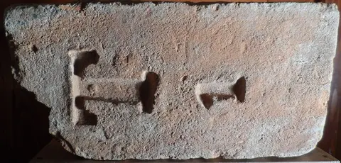 Značka T1