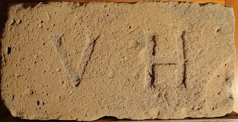 Značka V H