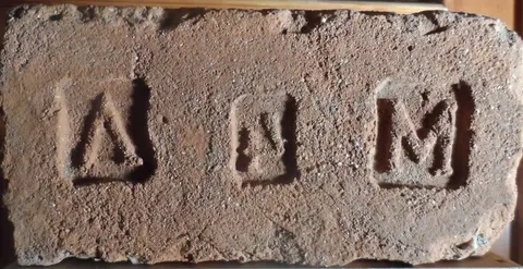 Značka A 4 M