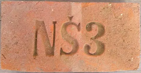 Značka NŠ3