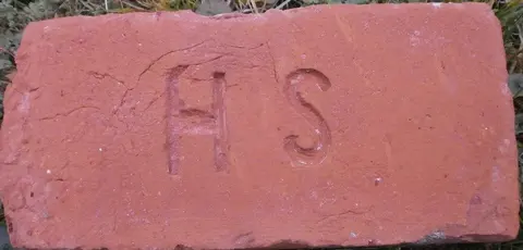 Značka H S