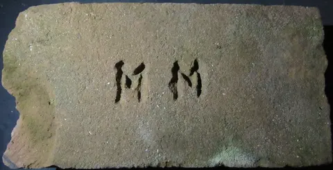 Značka M M