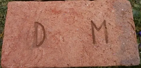 Značka D M