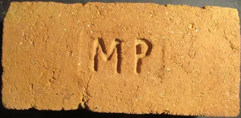 Značka M P