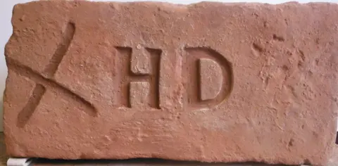 Značka H D