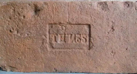 Značka TH No5