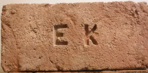 Značka E K