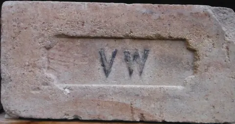Značka V W