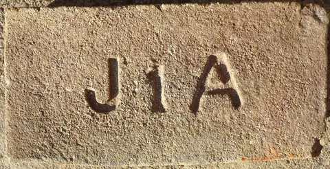 Značka J 1 A