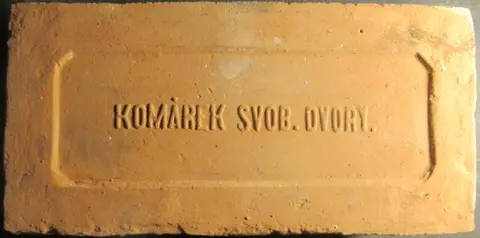Značka KOMÁREK SVOB.DVORY