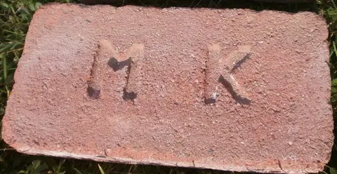 Značka M K