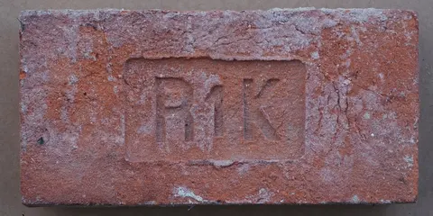 Značka R1K
