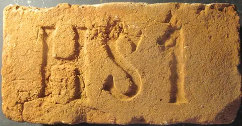 Značka H S 1