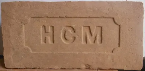 Značka H C M