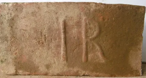 Značka I R