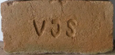 Značka V J S